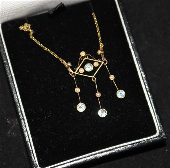 An Edwardian 15ct gold aquamarine and seed pearl drop pendant necklace.